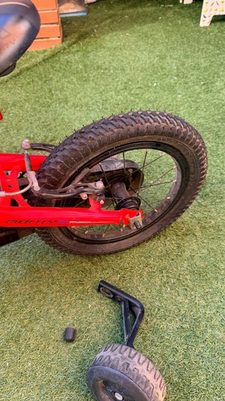 Bicicleta infantil roja Monty