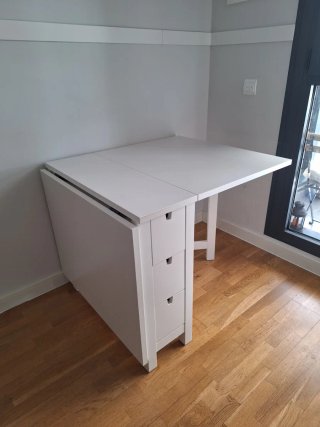 Mesa abatible con cajones blanca