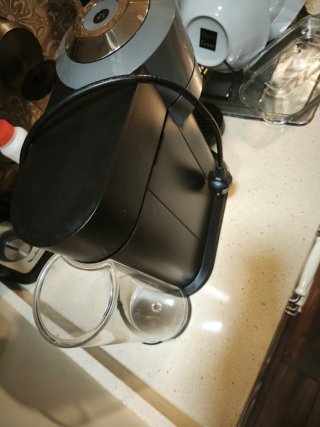 Cafetera Nespresso Vertuo Gris