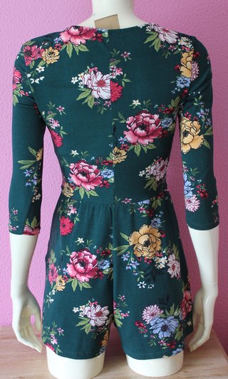 Mono corto floral Bershka
