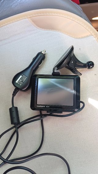GPS Garmin Nuvi 205 con soporte y cable