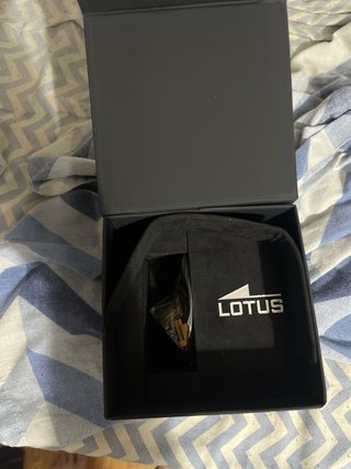 Reloj Lotus Dorado y Negro