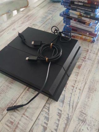 PS4 (PlayStation 4) con 25 juegos