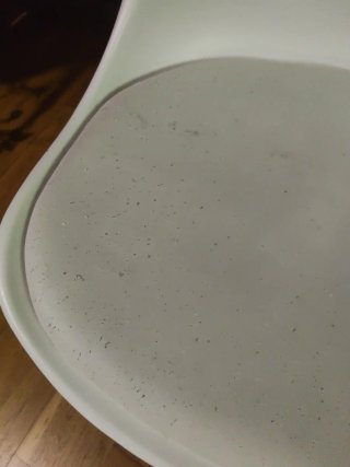 Silla blanca y madera