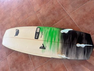 Tabla Kitesurf Strapless Wet Customs 5'4