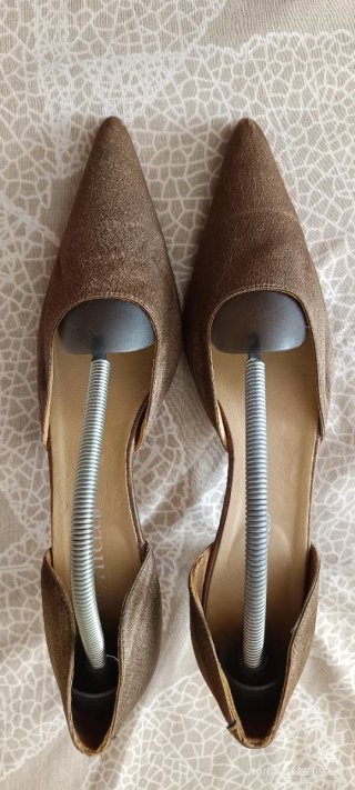 Zapatos fiesta raso dorado talla 40