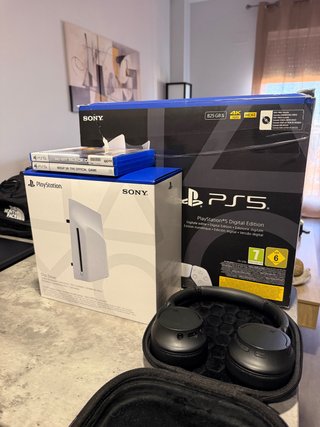 PS5 Digital + 2 Giochi + Cuffie Sony