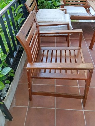 Conjunto Banco de madera de teka y dos sillas o bu
