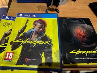 Cyberpunk 2077 PS4 + Compendio