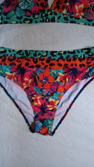 Costume da bagno fantasia floreale e animalier