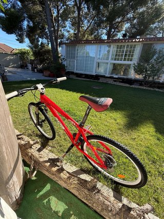 Bicicleta Berg Stuka Urban/Dirt Roja