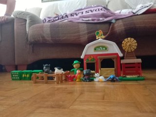 Granja de juguete con animales