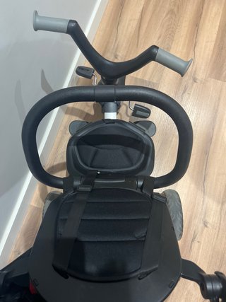 Triciclo infantil con capota