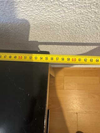 Mesa de estudio negra con cajón