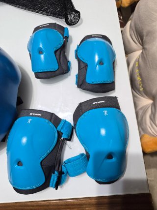 Set protección bici (casco + coderas y rodilleras)