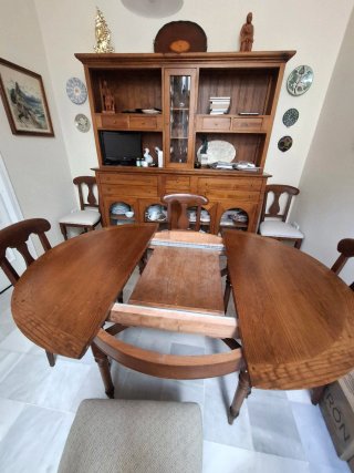 Comedor completo: mesa, mueble aparador y 6 sillas