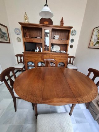 Comedor completo: mesa, mueble aparador y 6 sillas