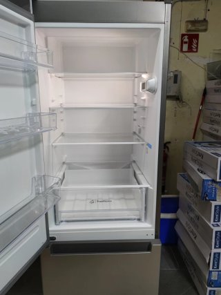 Frigorífico Indesit plateado clase E 189x60cm