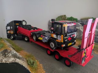 Camión Pegaso Troner 1/43 con góndola