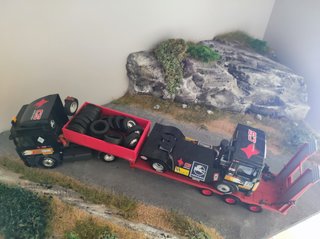 Camión Pegaso Troner 1/43 con góndola