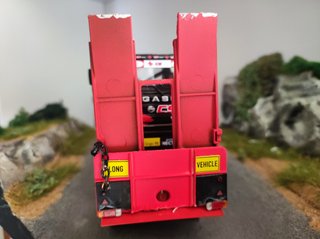 Camión Pegaso Troner 1/43 con góndola