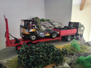 Camión Pegaso Troner 1/43 con góndola