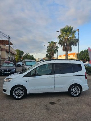 Ford E-Tourneo Courier 2015