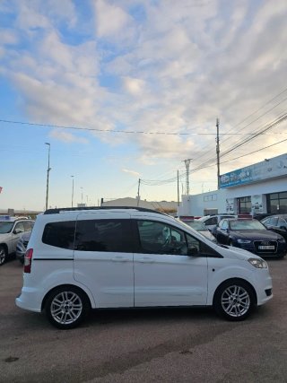 Ford E-Tourneo Courier 2015
