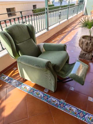 Sofá asiento reclinable de tela