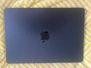 MacBook M3 Casi Nuevo con Caja