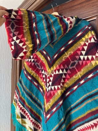 Poncho Mexicano con Capucha y Flecos