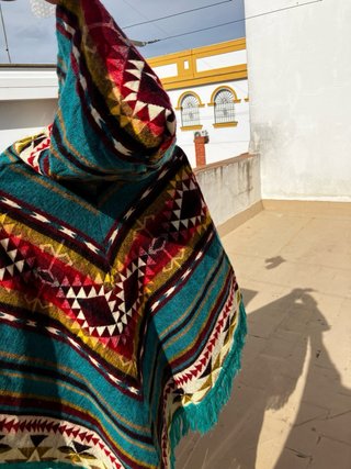 Poncho Mexicano con Capucha y Flecos