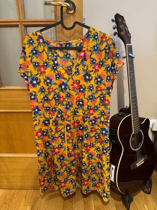 Vestido estampado floral amarillo