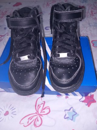 Nike Air Force 1 Mid Negras