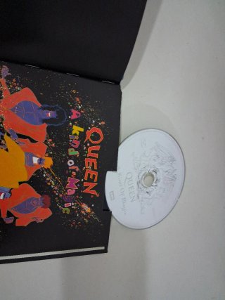Colección 26 CDs + Libros Queen