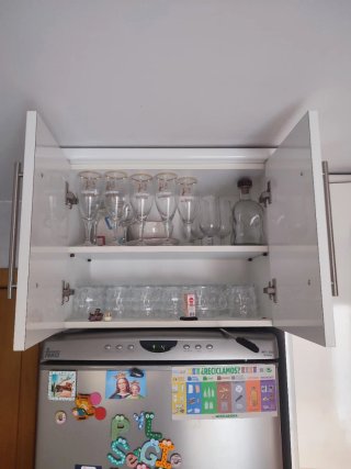 Cocina blanca, más campana extractora. No negociab