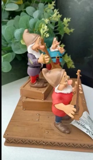 Figura enanitos Blancanieves