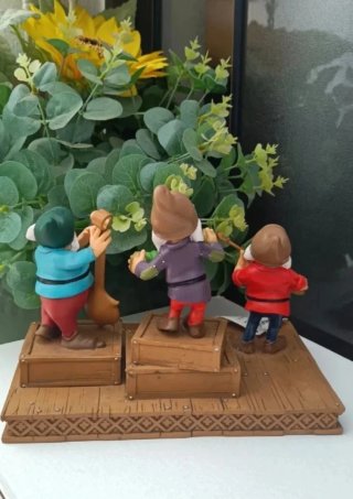Figura enanitos Blancanieves