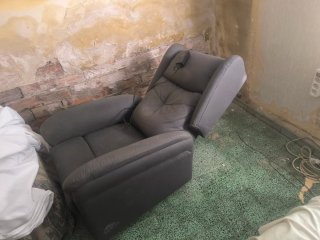 Sillón reclinable eléctrico gris oscuro