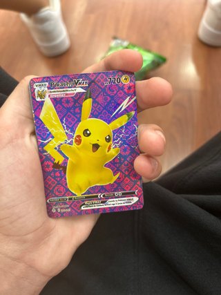 Carta Pokémon Pikachu VMAX Gigantamax