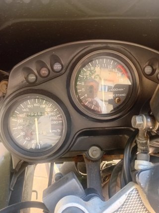 Moto deportiva negra