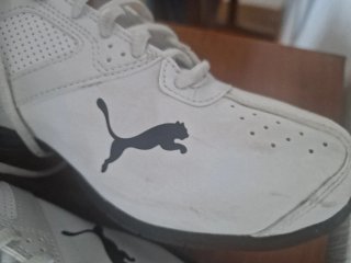 Deportivas Puma Talla 42 Blancas y Rojas