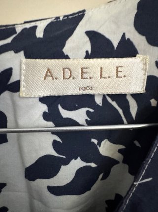 Top Adele floreale blu e bianco taglia 46