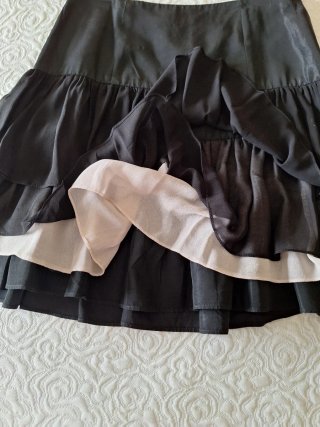 Falda Zara volantes beige y negro Talla S