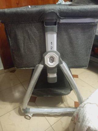 Cuna colecho gris con ruedas