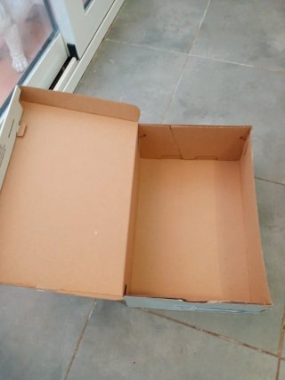 Caja Adidas vacía zapatillas