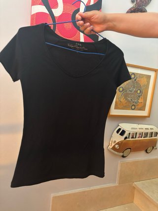 Lote 3 Camisetas S (Negra, Beige, Roja)
