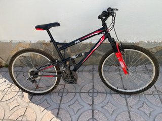 Bicicleta de Montaña FS Negra y Roja