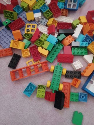 Consegna di pezzi Lego Duplo