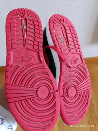 Zapatillas Nike Jordan Negras y Rojas